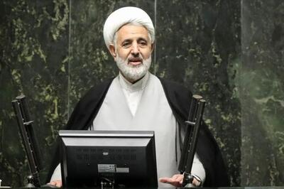 نماینده قم: تعطیلی‌های مکرر به بهانه گرما و سرما ۳۰ هزار میلیارد تومان به اقتصاد کشور ضرر می‌زند