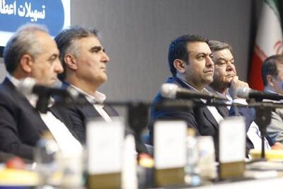 لزوم بهبود معیشت کارکنان بانک‌ ها