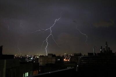 رگبار و رعدوبرق در آذربایجان غربی و جنوب شرق/ پایتخت ۳۵ درجه