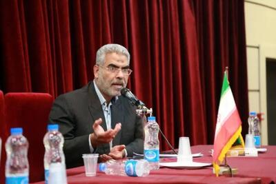قیمت میوه در بازار بشدت گران است، میوه در بازار کمتر از کیلویی۱۵۰ هزار تومان پیدا نمی‌شود، با این وضع، آن کارمند و کارگر چطور میوه بخرد؟