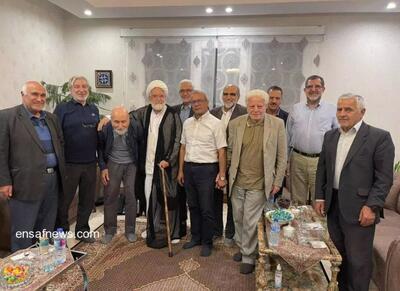 «چریک پیر» با کمر خمید در آغوش مهدی کروبی +عکس