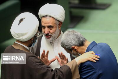 مجلس و دولت به حل ابر چالش‌های کشور متمرکز شوند