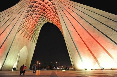 شهرداری تهران در حال توجیه ماجرای لغو کنسرت «همایون شجریان» / فیلم در‌های جوشکاری شده ورودی میدان آزادی منتشر شد