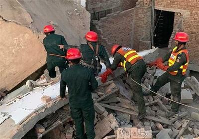 ریزش ساختمان در حال احداث اصفهان؛ نجات کارگر محبوس در زیر آوار بتن
