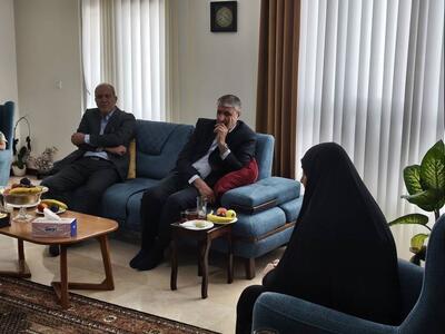 رئیس سازمان انرژی اتمی به دیدار خانواده شهید «فریدون عباسی» رفت