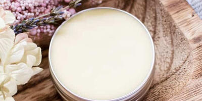 عطر جامد چیست؟ معجزه‌ای که عطر جامد ایجاد می‌کند و سایر عطرها نه! - چی بپوشم