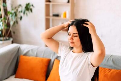 ۸ راهکار طلایی برای جلوگیری از پیری مو و حفظ شادابی آن
