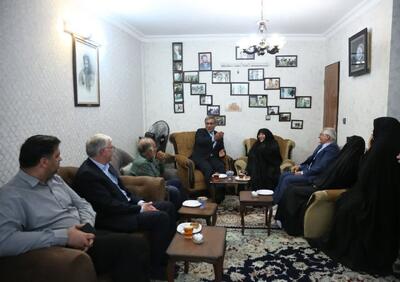 استاندار خراسان رضوی با خانواده شهید محمود کاوه دیدار کرد  