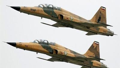 عکس سفر در زمان /  «سرتیپ انصارین» خلبان مشهور اف 14 در کنار جنگنده اش؛ دهه 50 و 60/////دیسکاور