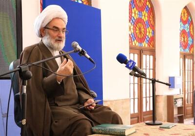 ورزشکار ایرانی در کنار مدال‌آوری پیام‌آور فرهنگ ایثار و معنویت است - تسنیم