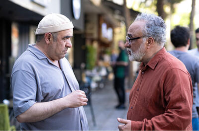 تاریخ و زمان وبگردی؛ حسن معجونی در کنار همسرش با تیپ نوجوونی که سن و سالش رو 10 سال دنده عقب زد