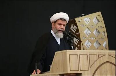 امام جمعه شیراز: باید مراقب شبکه های اجتماعی باشیم