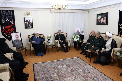 تصاویر منتشر نشده از حضور مقامات نظامی در منزل شهید سلامی + عکس