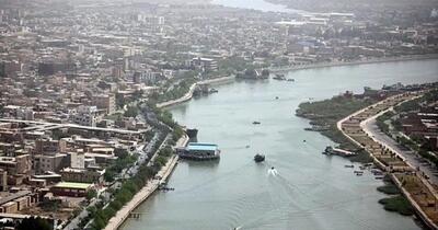 انتظار قطار ایران و عراق برای عبور از پل شط‌العرب