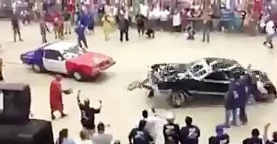 آواز شاد؛ دوتا ماشین رفتن بام شهر عربی میرقصن تا تهشو نبینی خیالت راحت نمیشه انقد خوب