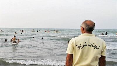 نجات جان مسافر ۴۰ ساله در دریای مواج ساحل زیباکنار