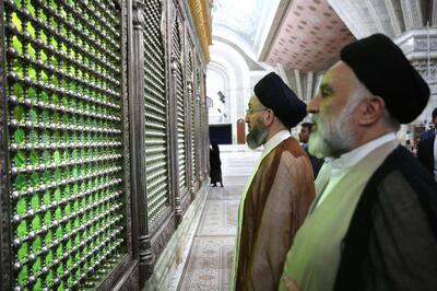 سفر رهبر جریان حکمت ملی عراق به ایران؛ حکیم به مرقد امام خمینی(ره) رفت