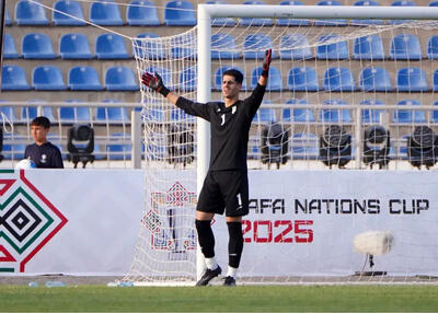روزنامه هواداری استقلال، گلر پرسپولیس را مسخره کرد