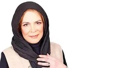 سنگ قبر خاص بیتا فرهی با گل‌آرایی منحصر به فرد؛ یادش همیشه زنده