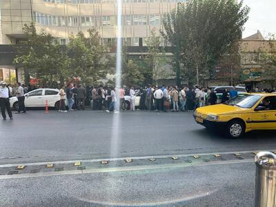 تمدید مهلت قانونی اقامت، علت ازدحام جمعیت اتباع خارجی مقابل پلیس اماکن عمومی