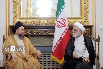 ایران اگر چه هیچگاه آغازگر جنگ نبوده و نخواهد بود، اما هرگز تسلیم نظام سلطه نیز نمی‌شود/ نسبت به تحرکات و توطئه‌های دشمنان هوشیار هستیم