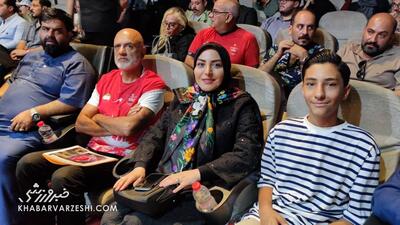 خانم مجری سرشناس، مهمان پرسپولیس در جشن شش‌تایی‌ها! +عکس - پارس فوتبال
