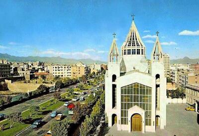 تهران ۱۳۵۲؛ کلیسای سارکیس ابتدای ویلا و کریم‌خان (عکس)