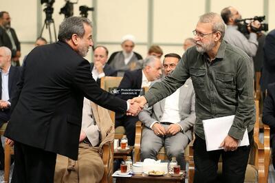 نطق خبرساز عراقچی درباره مکانیسم ماشه در بیت رهبری