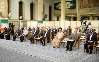 قاب توجه‌برانگیز از لاریجانی و عراقچی در دیدار با رهبری