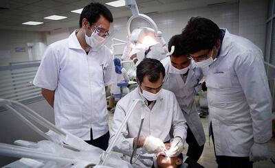معاون وزیر بهداشت درباره دو برابر شدن ظرفیت پذیرش دانشجویان پزشکی و دندانپزشکی: آینده ۱۰ تا ۱۵ ساله آموزش پزشکی و دندانپزشکی را نگران‌کننده می‌بینیم / این سال‌ها یکی از سخت‌ترین روز‌های آموزش پزشکی کشور را تجربه می‌کنیم