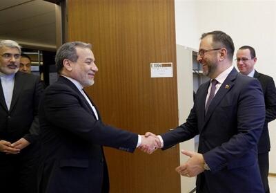 گفت‌وگوی تلفنی وزرای خارجه ایران و ونزوئلا؛ عراقچی: اقدامات یکجانبه و قلدرمآبانه آمریکا محکوم است / تهدید به توسل به زور علیه دیگر کشورهای مستقل نقض آشکار منشور سازمان ملل و خطری واضح برای صلح و امنیت بین‌المللی است