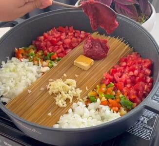 طرز تهیه ماکارونی بدون گوشت و اقتصادی؛ ماکارانی با طعم خوشمزه سبزیجات
