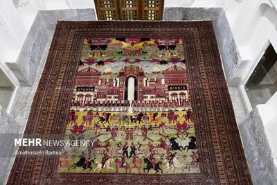 مراسم رونمایی از بزرگترین فرش تاریخی، تصویری ایران و جهان در بیرجند