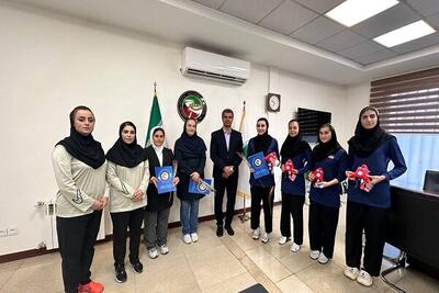 تجلیل ساعی از سه بانوی قهرمان اهل‌سنت تکواندو در هفته وحدت - پارس فوتبال