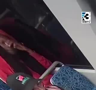 لحظه قتل دختر جوان داخل مترو با ضربات چاقو / فیلم