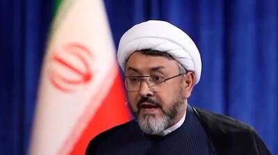 دختری که حجاب شرعی ندارد می‌گوید من سرباز سید علی هستم و جانم را برایش می‌دهم