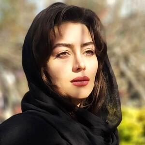روژانِ سریال «نون خ» با چهره جدید در یک مراسم/ عکس