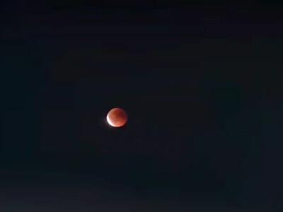 تایم‌لپس زیبا از ماه خونین دیشب
