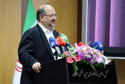 رسالت هلدینگ خلیج‌فارس، خلق آینده صنعت پتروشیمی ایران است / قاچاق مواد پلیمری چالش جدی صنعت پتروشیمی کشور/ باید به سمت طراحی نسل آینده مواد پلیمری دوستدار محیط‌زیست برویم | اقتصاد24
