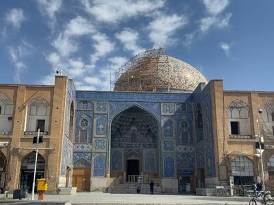 مرمت ویرانگر گنبد شیخ لطف‌الله از افتضاح مرمتی تا پروژه‌ای ملی/ کاشی‌های فیروزه‌ای گنبد جان سالم بدر می‌برد؟ | اقتصاد24