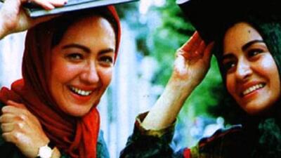 تصویر روز | آتیلا پسیانی و نیکی کریمی در فیلم دو زن؛ سال 1377 | گلی شی