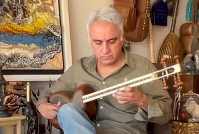 ویدئو: محمدرضا ابراهیمی و اجرای قطعه «در لابلای سکوت»