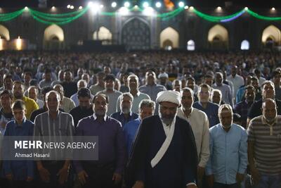 اقامه نماز آیات در حرم امام رضا (ع)