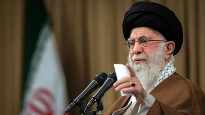 فیلم/ نظر رهبر معظم انقلاب درباره تخت جمشید / افتخاری ندارد، خدا می‌داند چقدر بیگناه مقابل تخت طاغوت‌های زمان به قتل می‌رسیدند ...