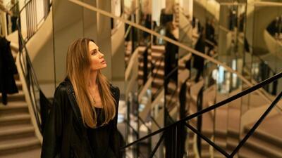 نقش شخصی و تأثیرگذار آنجلینا جولی در قلب هفته مد پاریس در فیلم Couture