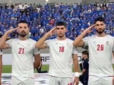 ورود بازیکنان تیم ملی فوتبال به زمین و احترام نظامی به سرود و پرچم ایران پیش از شروع فینال «کافا ٢٠٢۵»