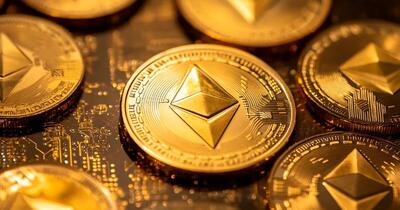 علی‌رغم رسیدن قیمت ETH به رکورد جدید، درآمد اتریوم ۴۴٪ کاهش یافت