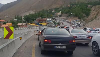 جاده چالوس فوق‌سنگین است؛ ترافیک سنگین در محورهای شمالی با وجود یک‌طرفه شدن مسیر
