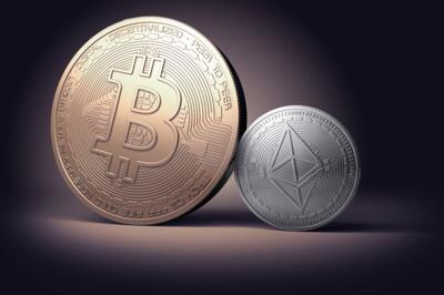 جریان ورودی و خروجی ETFها؛ خرید سنگین بیت‌کوین و فروش گسترده اتریوم در یک روز