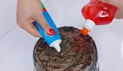 سفید کردن پشت قابلمه سوخته و تابه سیاه شده بدون زحمت و سابیدن / یک عمر اشتباه انجام میدادیم